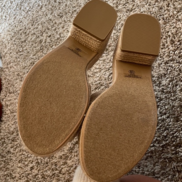 NWOT Rattan espadrilles - Picture 4 of 4